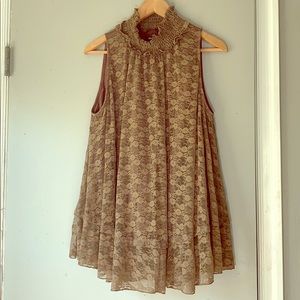 Sleeveless lace tunic